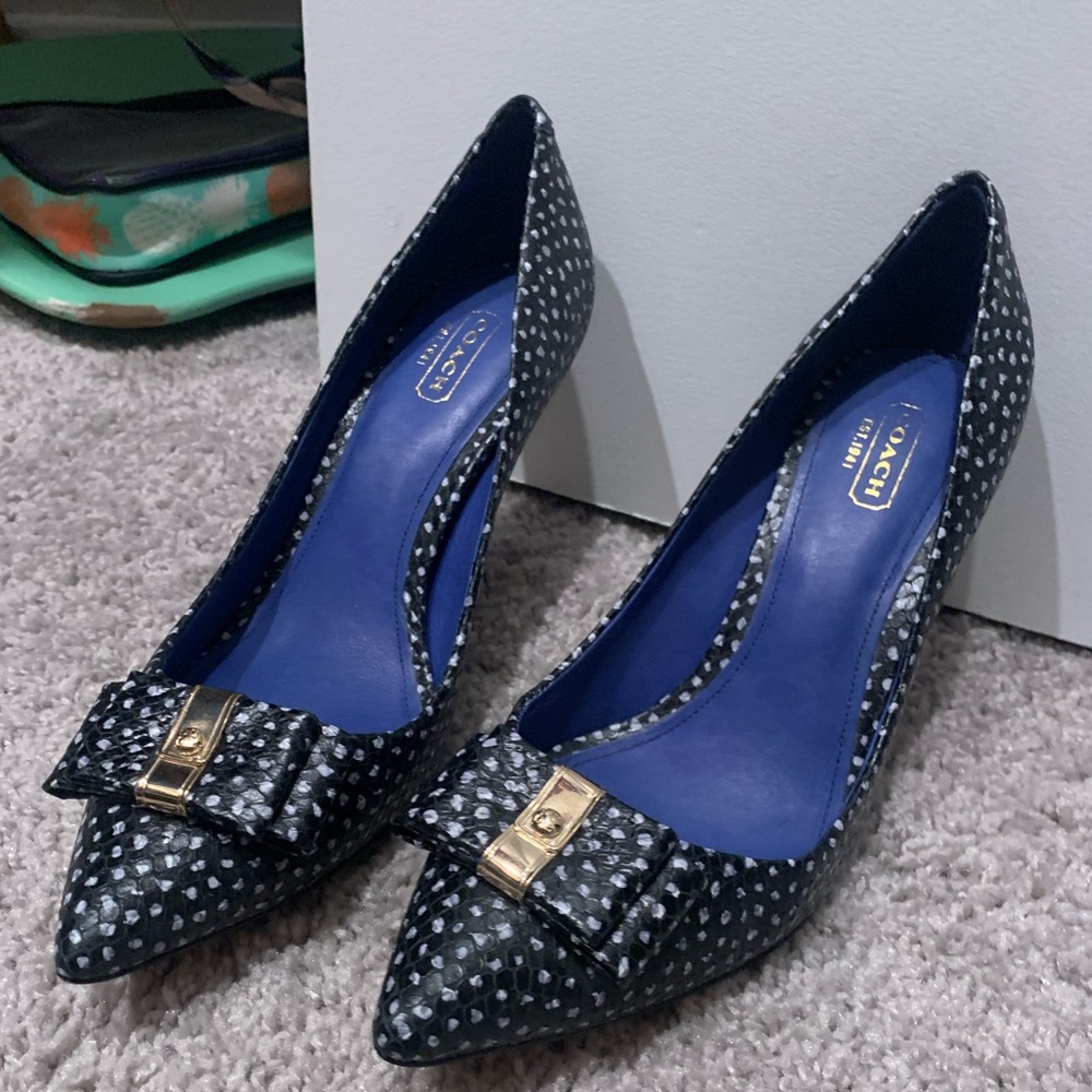 Size 9 Coach pumps